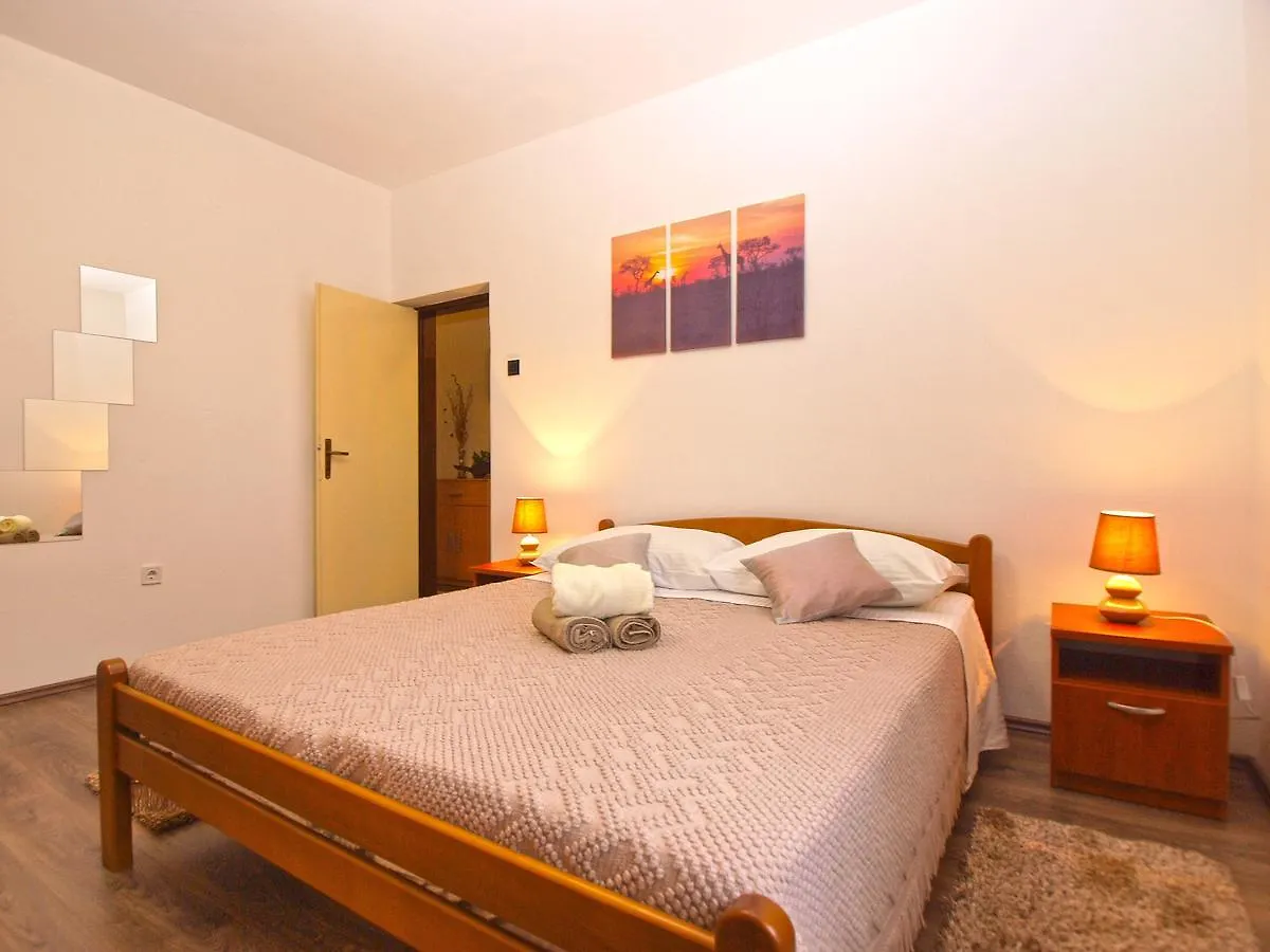 Apartment Luciano 1540 Pula Croatia