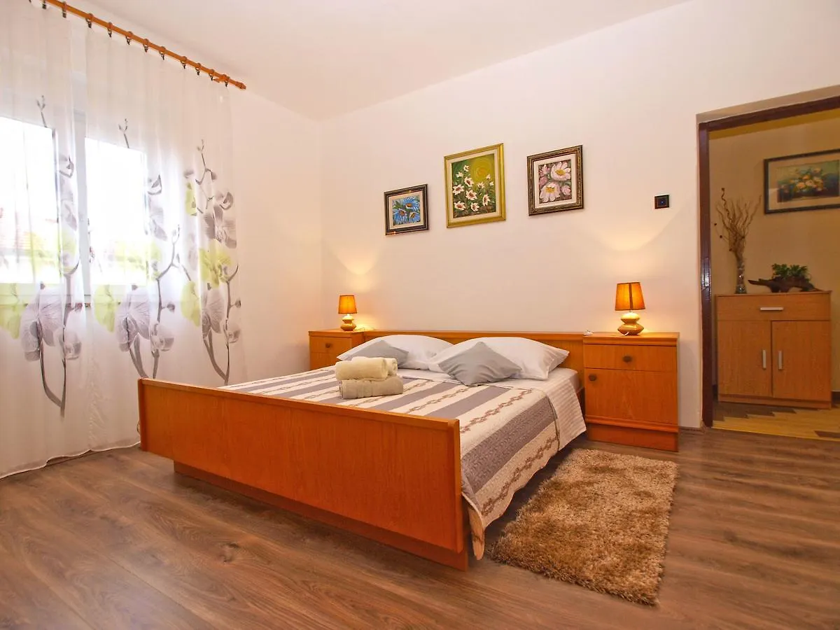 Apartment Luciano 1540 Pula Croatia