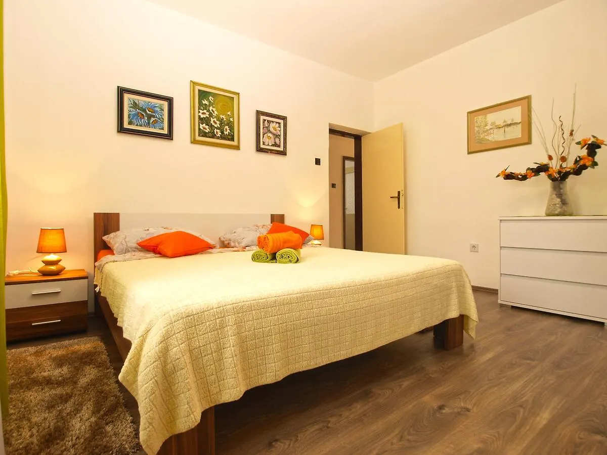Apartment Luciano 1540 Pula 0*,  Croatia
