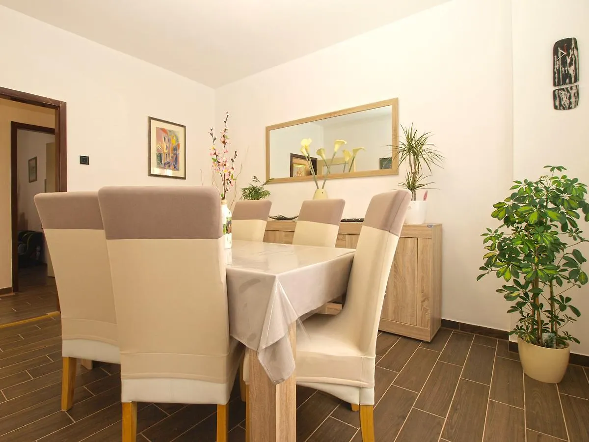 Apartment Luciano 1540 Pula