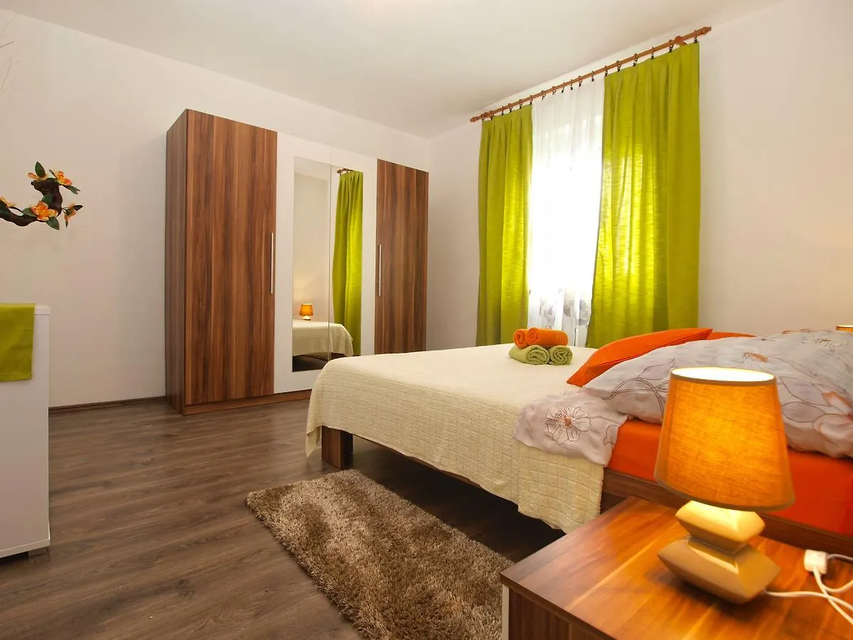 Apartment Luciano 1540 Pula Croatia