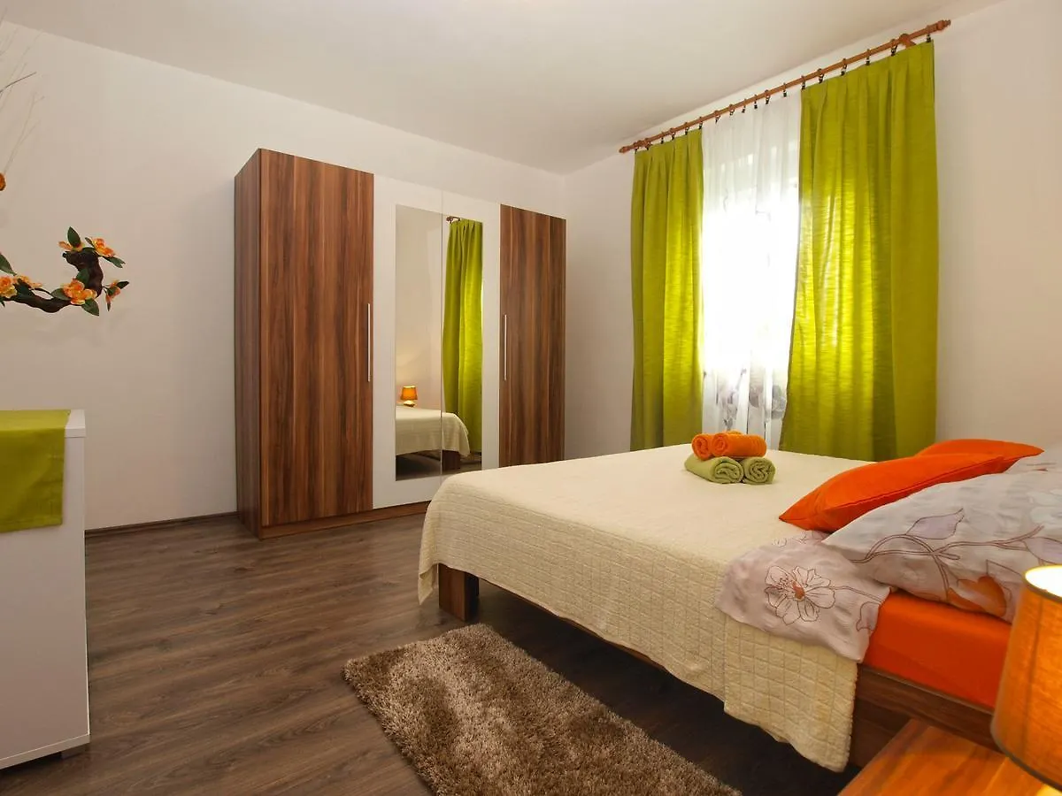 Apartment Luciano 1540 Pula 0*,  Croatia